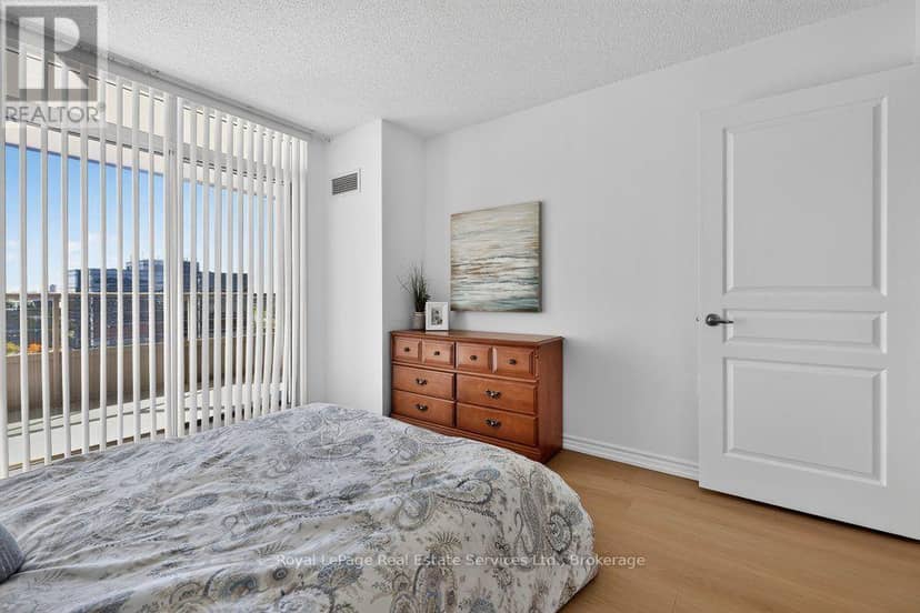 1002 - 9015 Leslie Street — photo 13 of 23