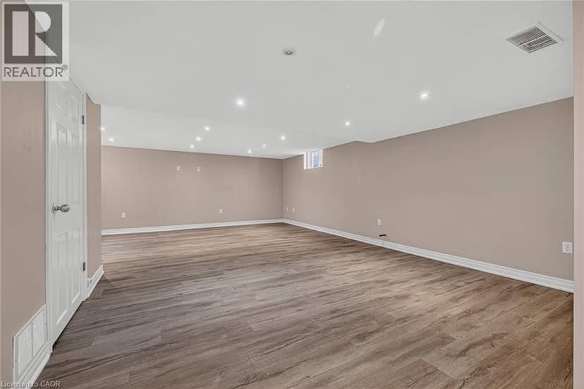 19 SINCLAIR Street — photo 26 of 36