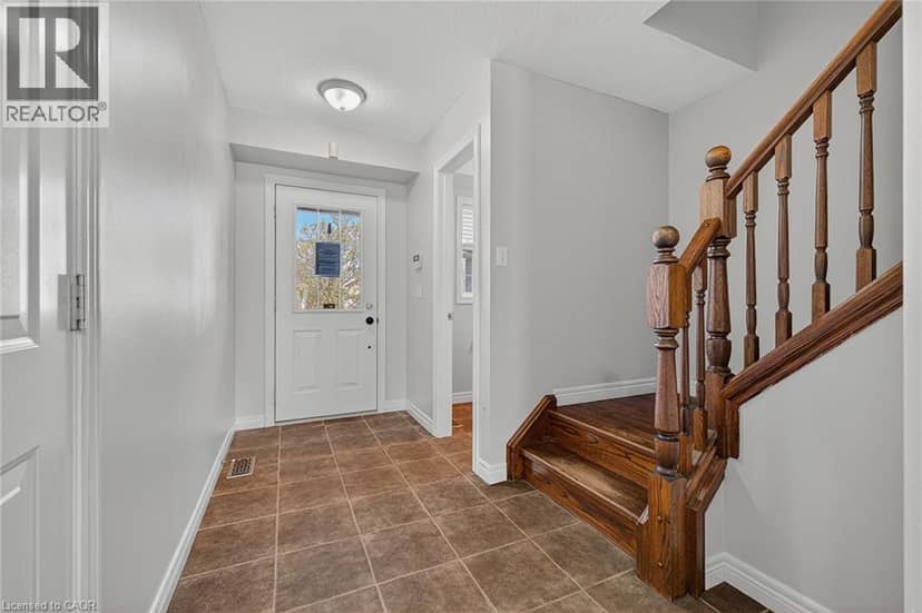 19 SINCLAIR Street — photo 13 of 36