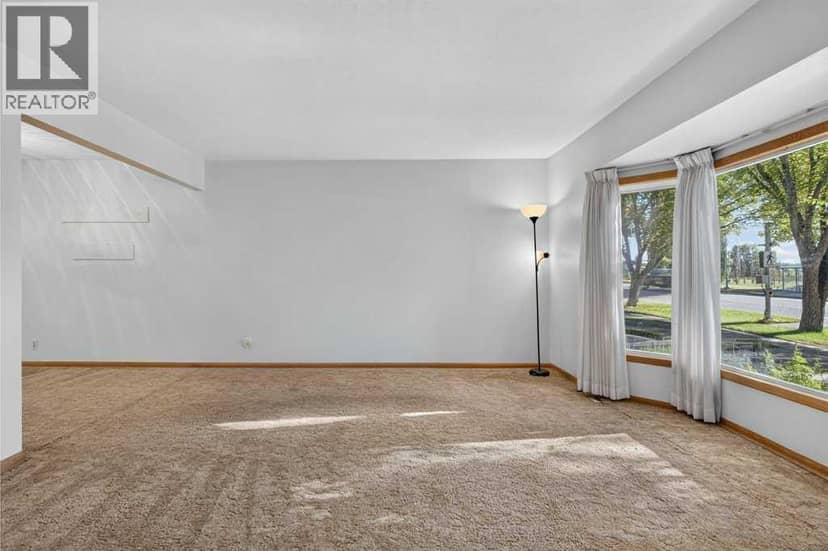 3819 Charleswood Drive NW, Calgary, photo 4