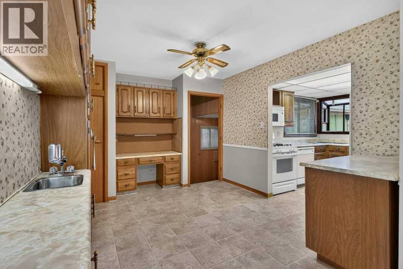 3819 Charleswood Drive NW — photo 15 of 40