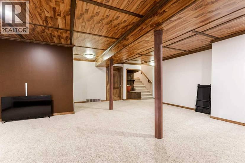 13 Huckleberry Crescent — photo 33 of 40