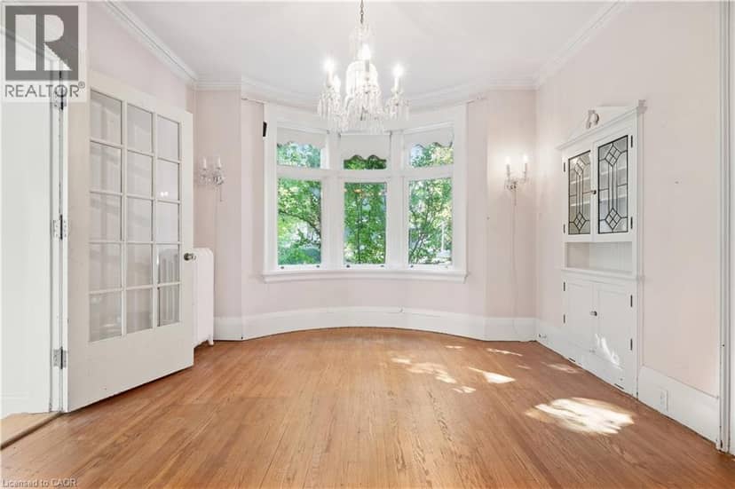 32 WENTWORTH Avenue — photo 10 of 40