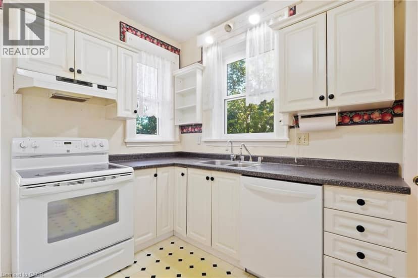 32 WENTWORTH Avenue — photo 12 of 40