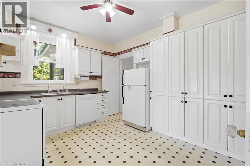 32 WENTWORTH Avenue — photo 13 of 40