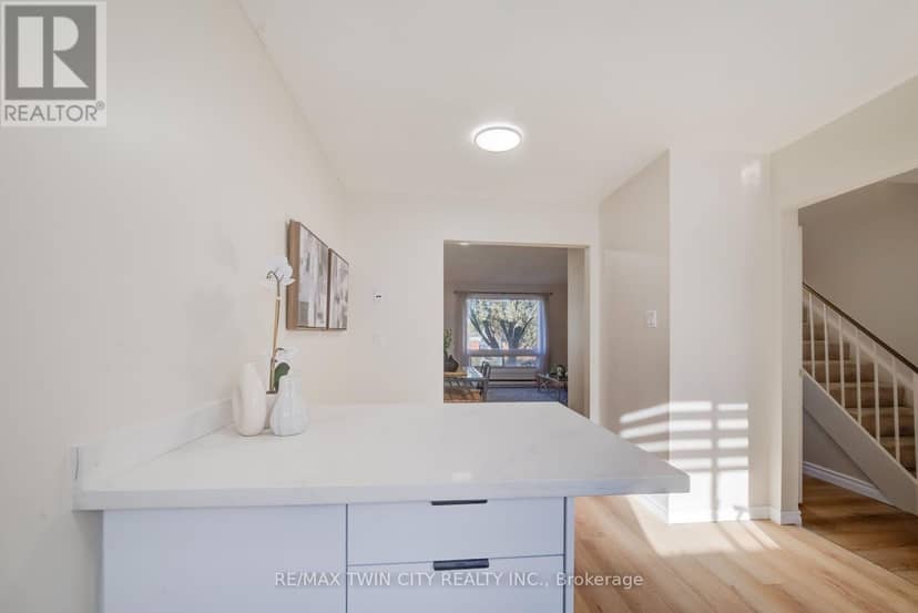 25 - 121 Morgan Avenue — photo 11 of 40