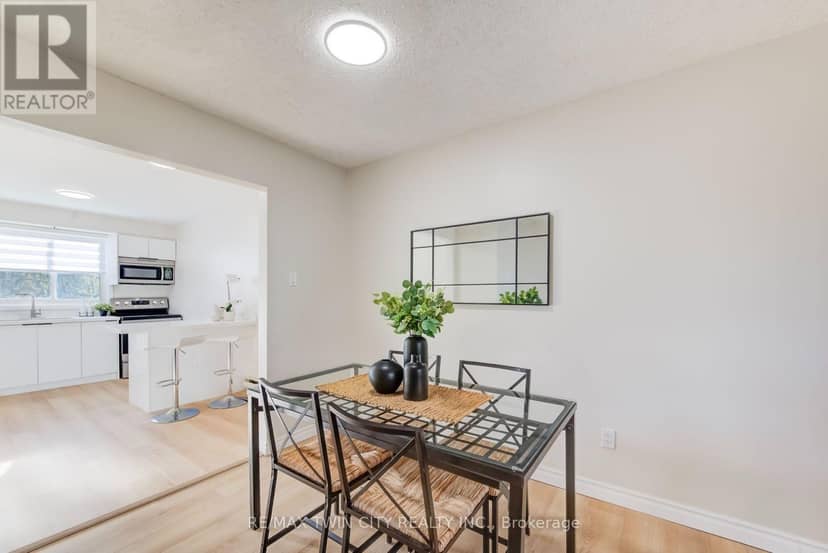 25 - 121 Morgan Avenue — photo 14 of 40