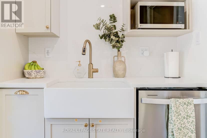 175 Rosslyn Avenue S — photo 19 of 40