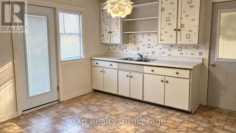 385 11th Avenue — photo 15 of 40