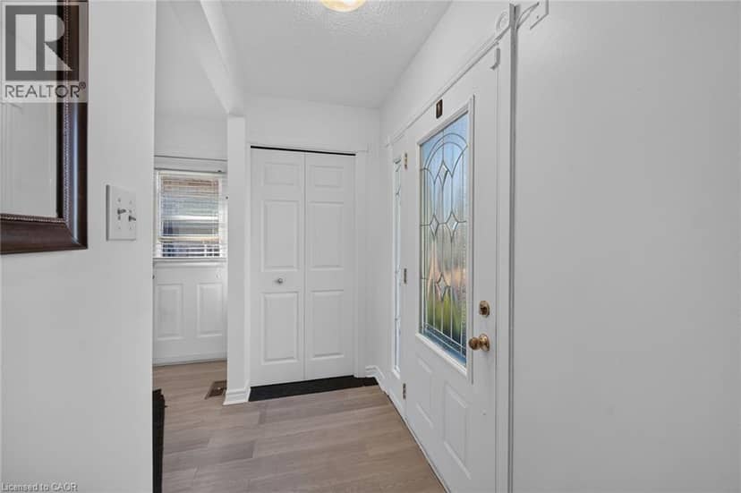 411 QUEEN VICTORIA Drive — photo 12 of 40