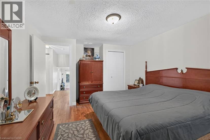 411 QUEEN VICTORIA Drive — photo 24 of 40