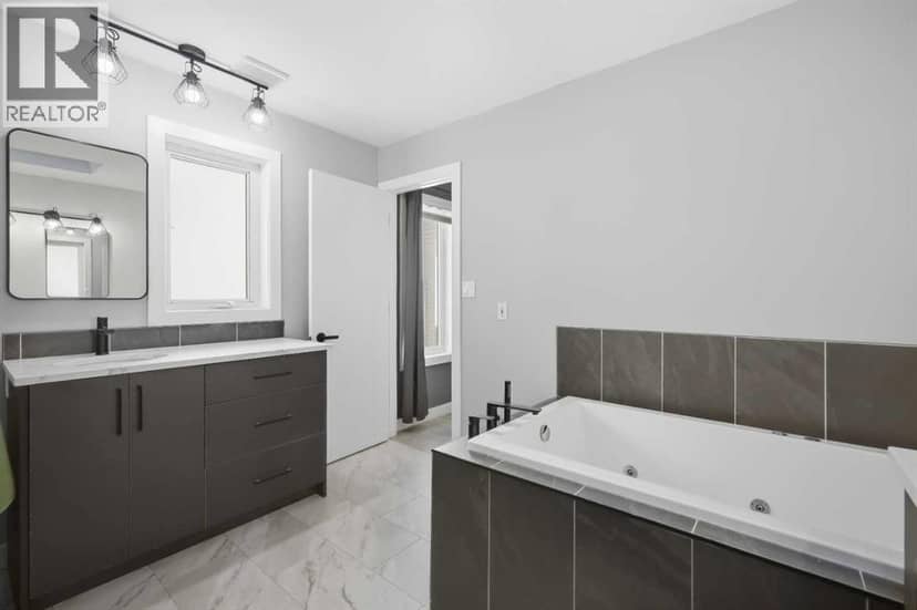 2 Densmore Crescent — photo 21 of 40