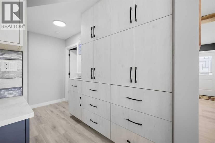 2 Densmore Crescent — photo 15 of 40
