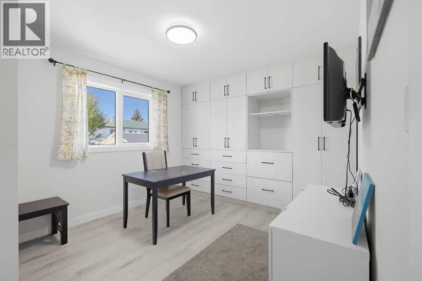 2 Densmore Crescent — photo 17 of 40