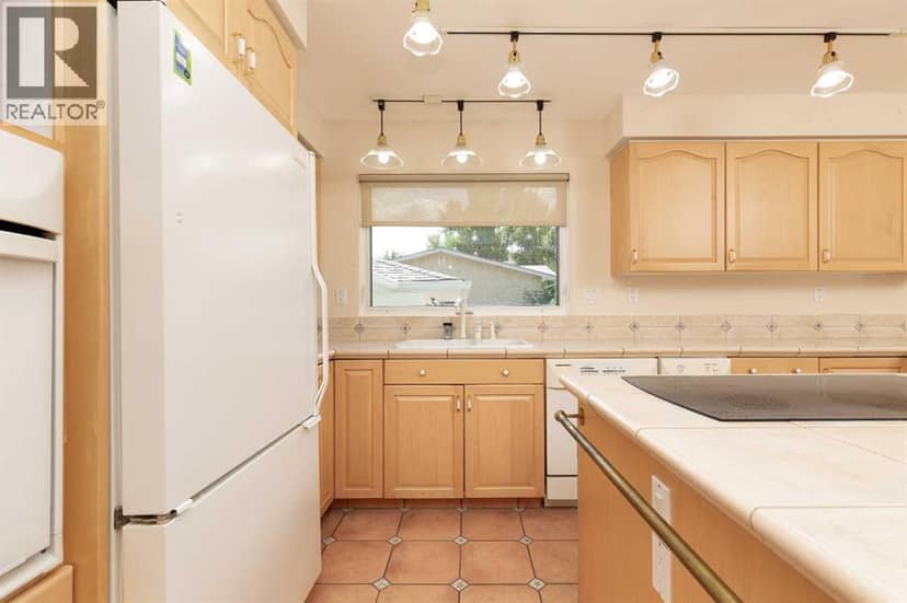 2211 17 Street — photo 10 of 40