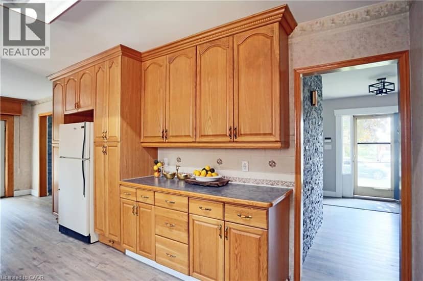 18 WALDAU Crescent — photo 10 of 28