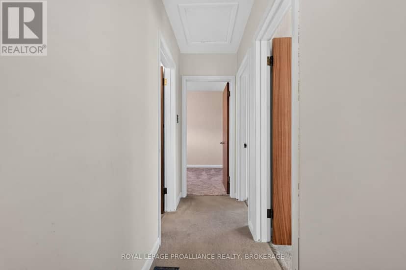 1416 Woodfield Crescent — photo 12 of 37