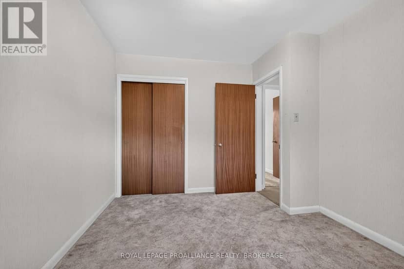 1416 Woodfield Crescent — photo 14 of 37