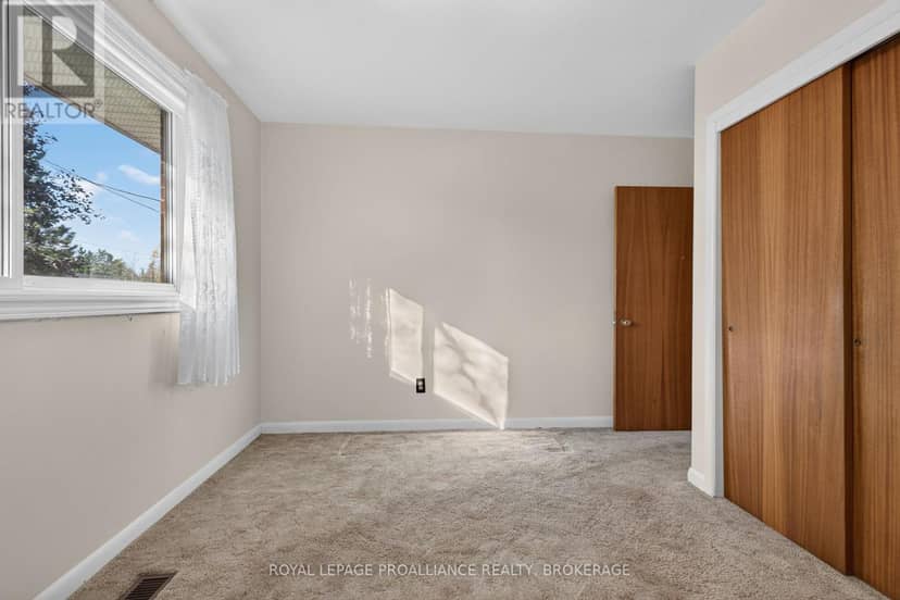 1416 Woodfield Crescent — photo 20 of 37