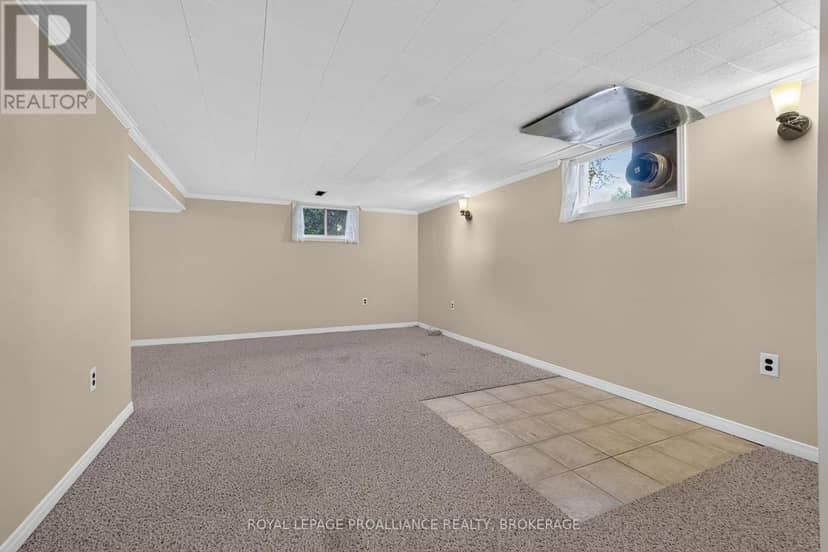 1416 Woodfield Crescent — photo 24 of 37