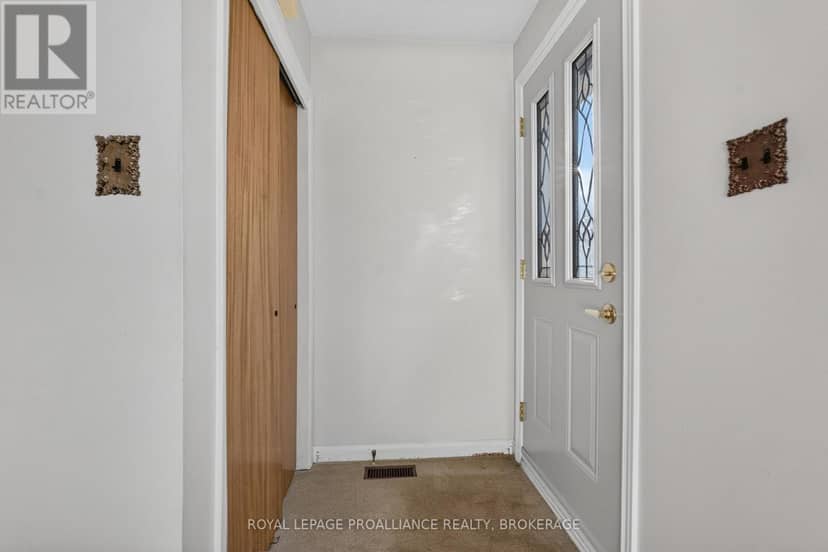 1416 Woodfield Crescent, Kingston, photo 4