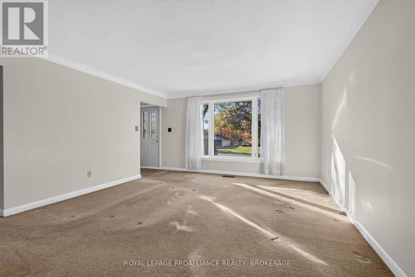 1416 Woodfield Crescent, Kingston, photo 5
