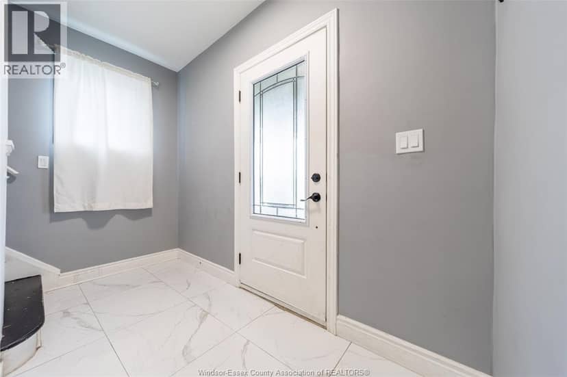 394 Crawford Avenue — photo 4 of 21