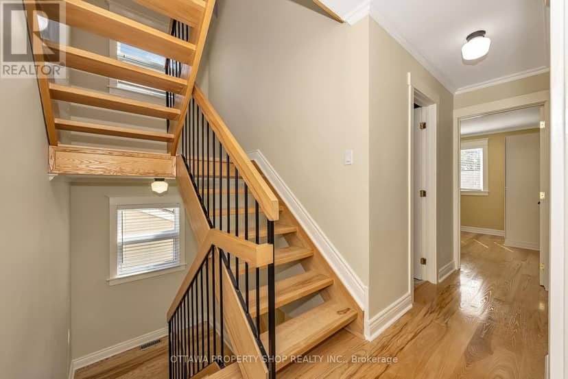 3146 Dumaurier Avenue — photo 24 of 35