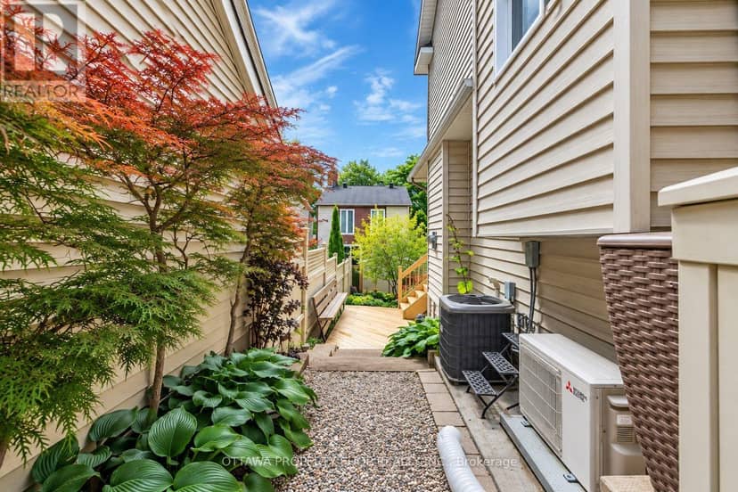 3146 Dumaurier Avenue — photo 30 of 35