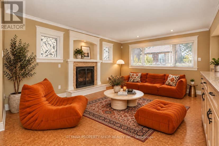 3146 Dumaurier Avenue — photo 9 of 35