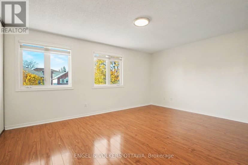 29 Woodbury Crescent — photo 20 of 30