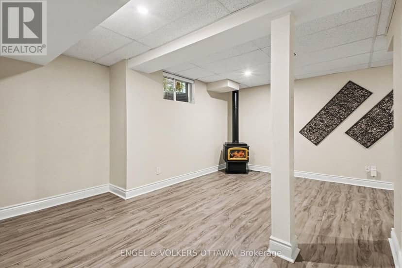 29 Woodbury Crescent — photo 25 of 30