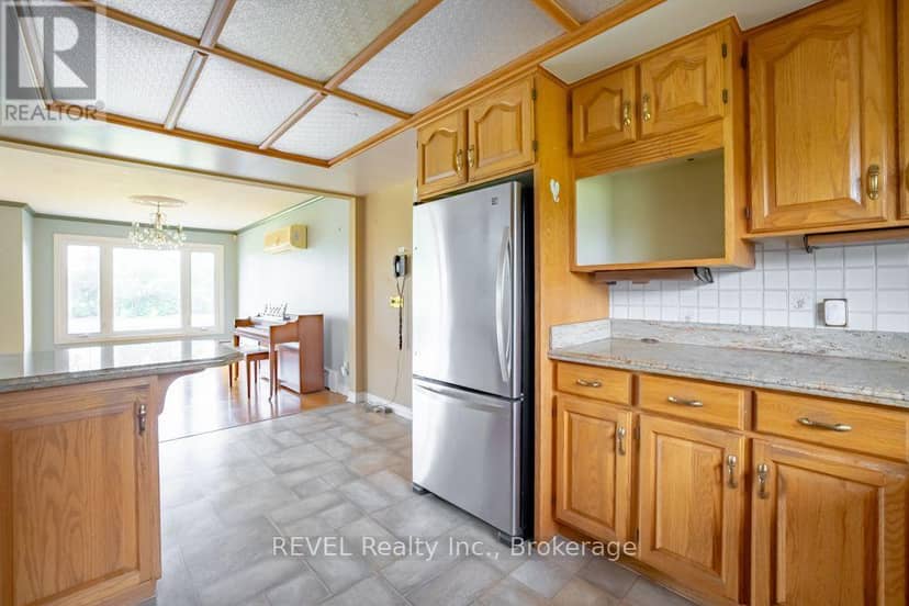 2229 Houck Crescent — photo 11 of 40