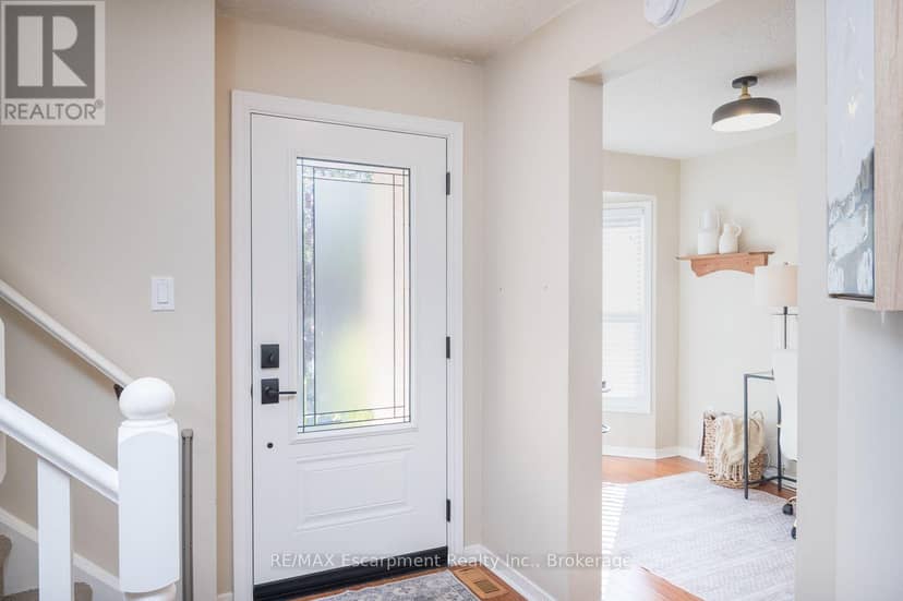 45 Niska Drive, Hamilton, photo 2