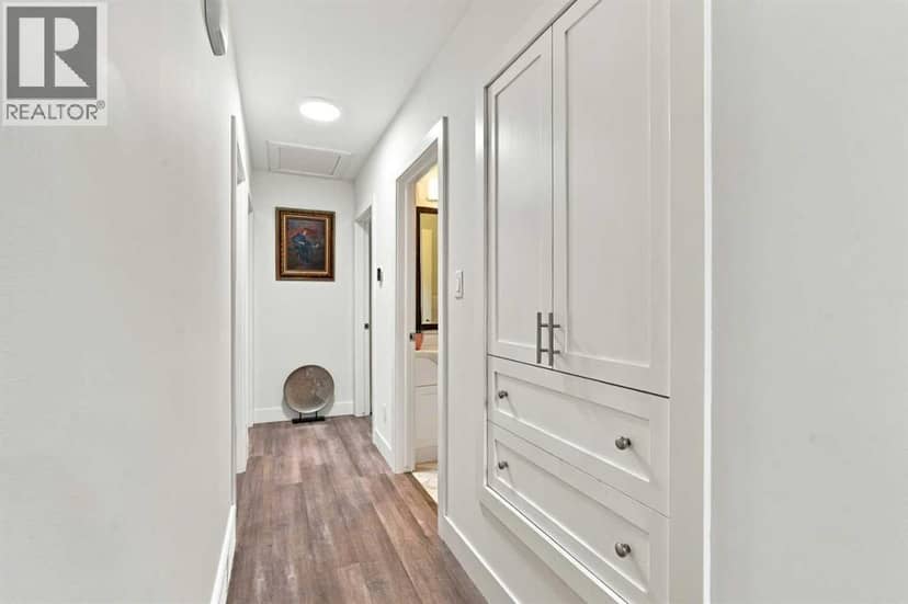 137 Lissington Drive SW — photo 18 of 40