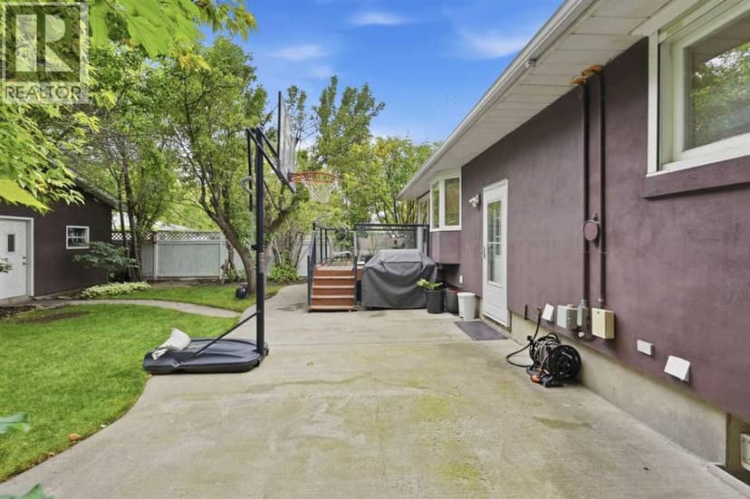 137 Lissington Drive SW — photo 40 of 40