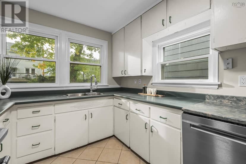 3176 Hemlock Street — photo 14 of 38