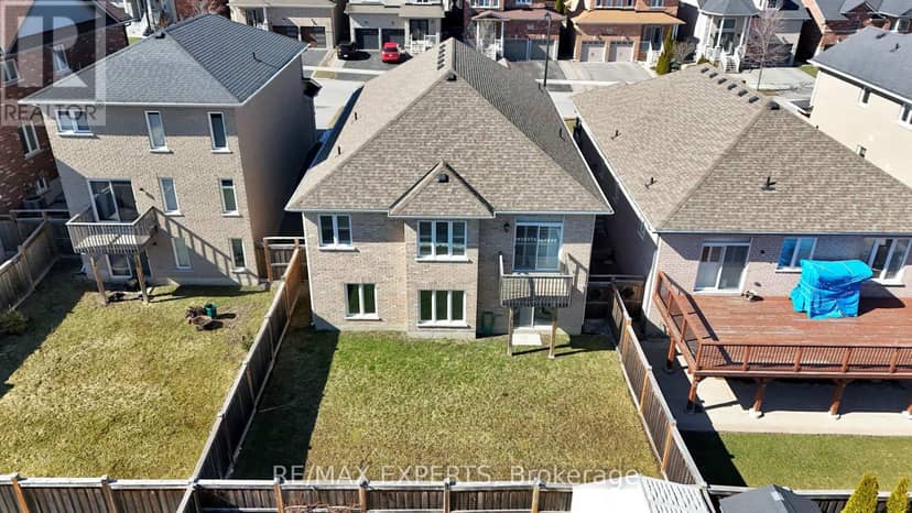 57 Hopkins Crescent N — photo 33 of 33