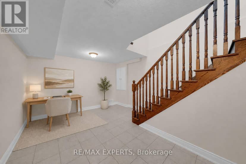 57 Hopkins Crescent N — photo 27 of 33