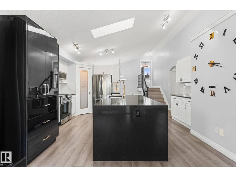 15407 47 ST NW NW — photo 10 of 40