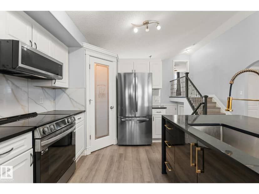 15407 47 ST NW NW — photo 12 of 40
