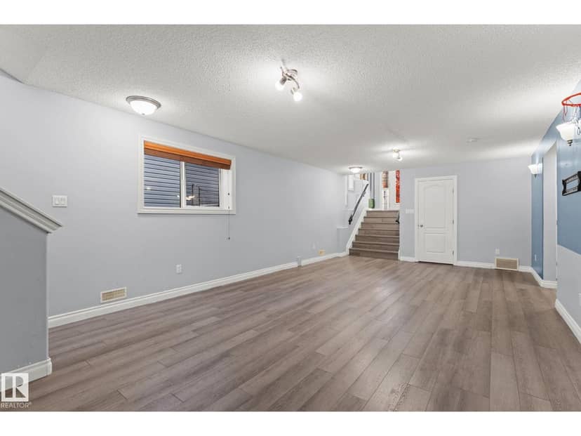 15407 47 ST NW NW — photo 37 of 40