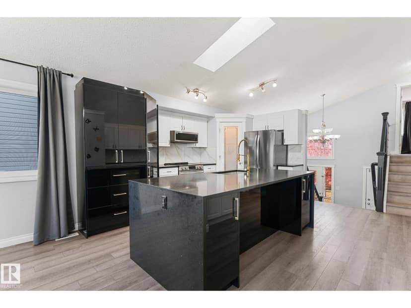 15407 47 ST NW NW — photo 9 of 40