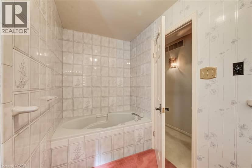 44 GREENSVIEW Drive — photo 25 of 40