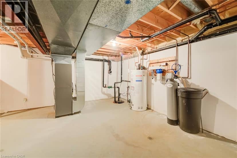 44 GREENSVIEW Drive — photo 36 of 40