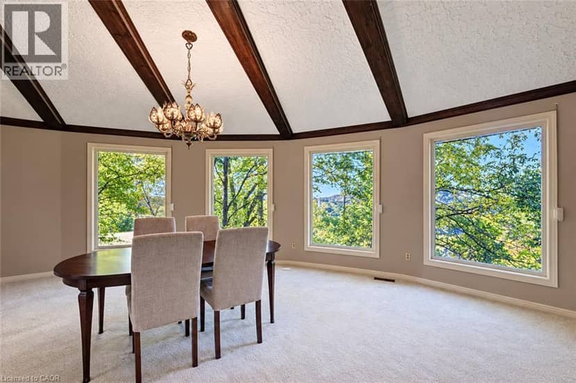 44 GREENSVIEW Drive — photo 12 of 40