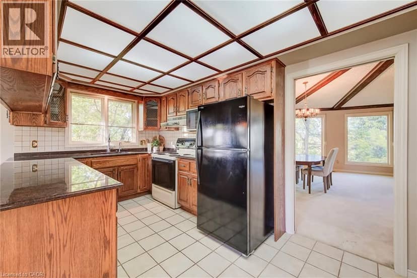 44 GREENSVIEW Drive — photo 8 of 40