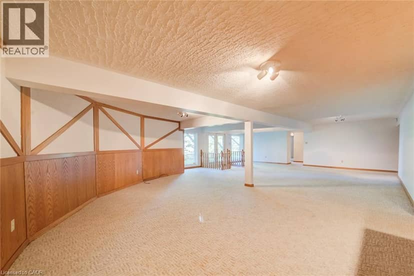44 GREENSVIEW Drive — photo 32 of 40