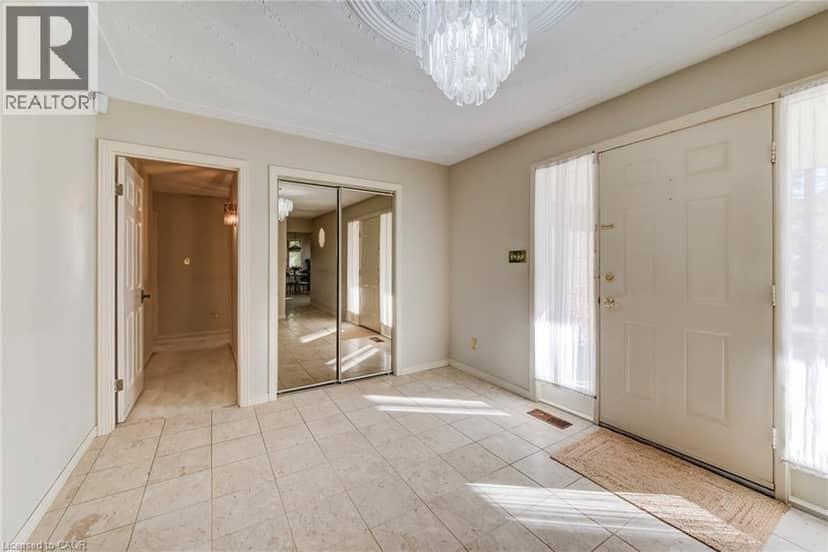 44 GREENSVIEW Drive — photo 18 of 40