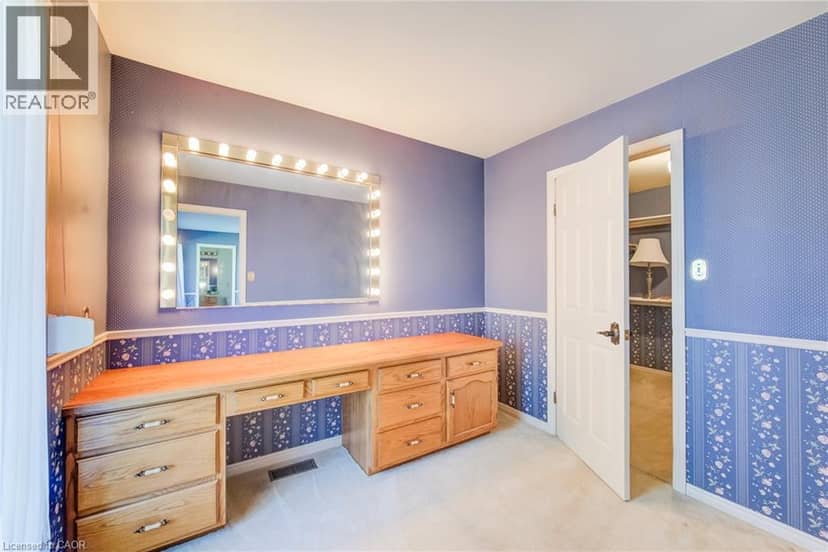 44 GREENSVIEW Drive — photo 22 of 40